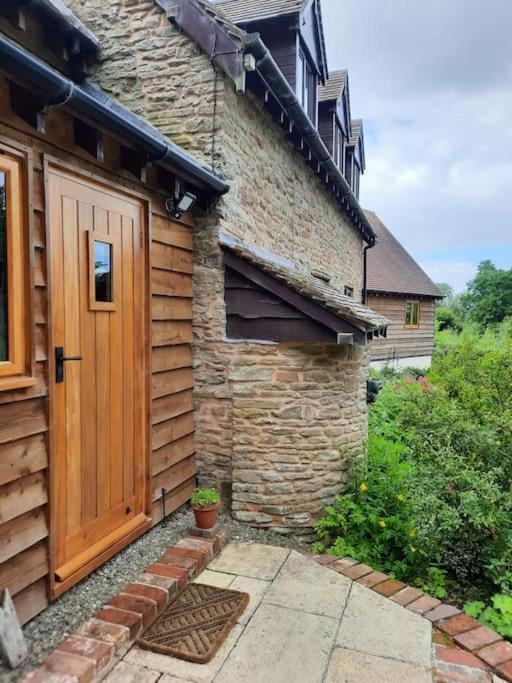 The Hen Den Apartment Hopton Cangeford