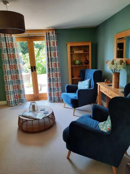 The Hen Den * Hopton Cangeford